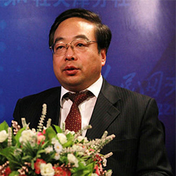 王    平