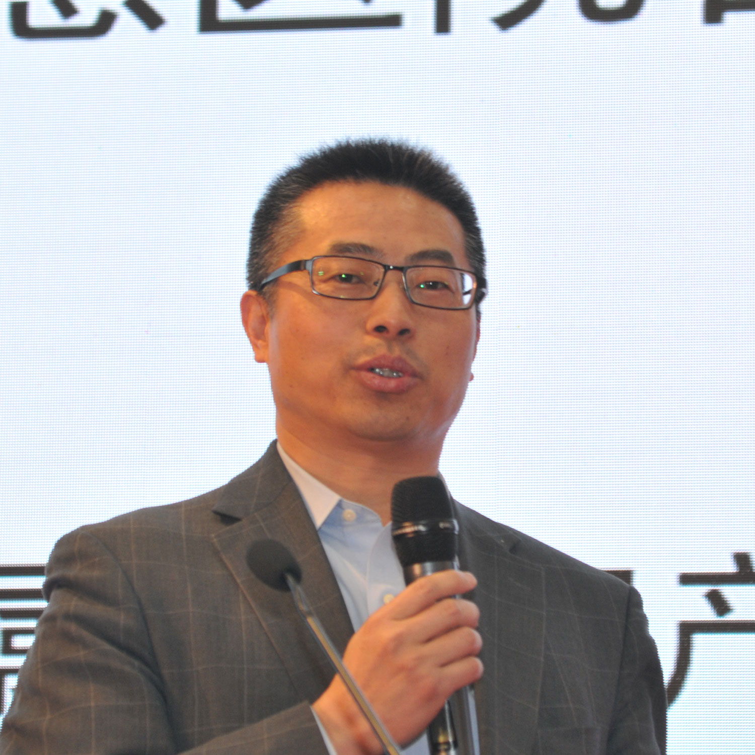 王建東