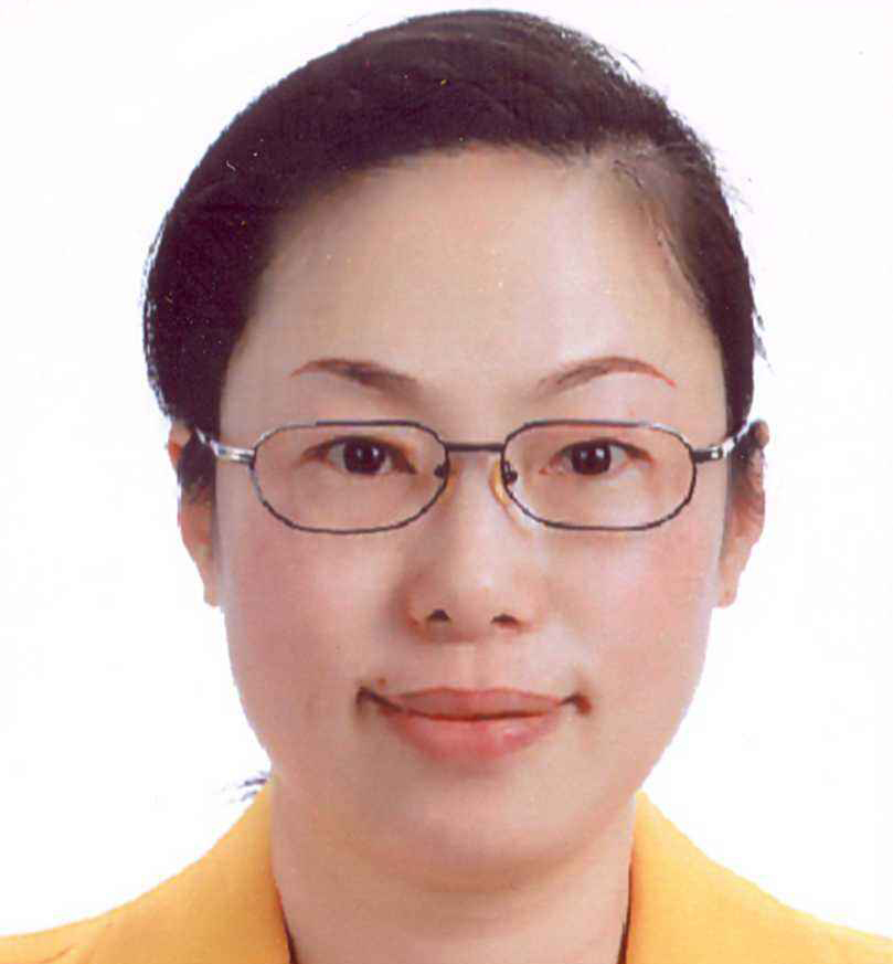 何  萍